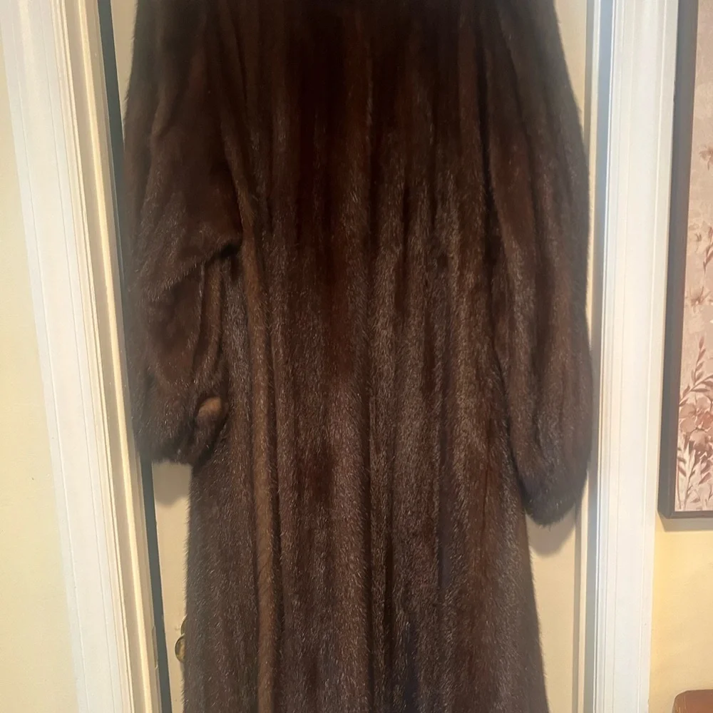 Luxurious Brown Fur Coat - Picture 8 of 17